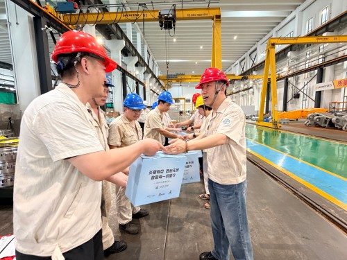 高温下的守护！青浦工业园区、青浦重固镇总工会为极速电竞集团“送清凉”(图5)